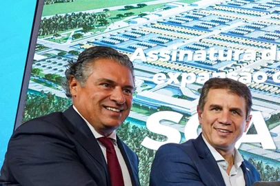 Empresa Scala Data Centers e Governo do Estado anunciam investimento de R$ 3 bilhões em data center na cidade de Eldorado do Sul _ Ernani Polo _ Marcos Peigo _ Eduardo Leite _ Luciano Fialho<!-- NICAID(15863702) -->