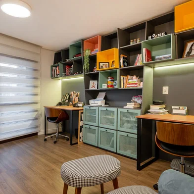 Reforma de apartamento no bairro Rio Branco, em Caxias do Sul, deu nova funcionalidade aos quartos, valorizando o conforto de trabalhar em casa<!-- NICAID(15207387) -->