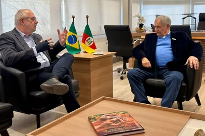 Deputado MIguel Rossetto e presidente da Fiergs, Claudio Bier, conversam sobre impacto do tarifaço <!-- NICAID(16080425) -->