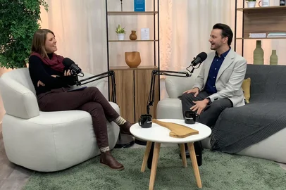 Juliana Bublitz entrevista o cantor lírico Flávio Leite no programa Paralelas.<!-- NICAID(16301842) -->