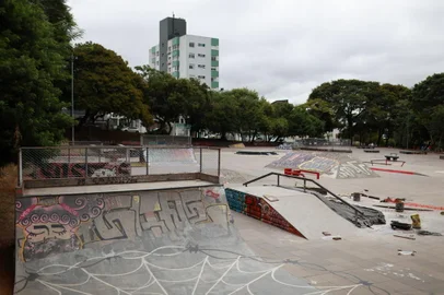 PORTO ALEGRE, RS, BRASIL - 05/04/2024 - Porto Alegre, RS, Brasil - Pista de skate do IAPI será entregue revitalizada neste sábado dia 06 de abril. FOTO: JEFFERSON BOTEGA, AGÊNCIA RBS<!-- NICAID(15726425) -->