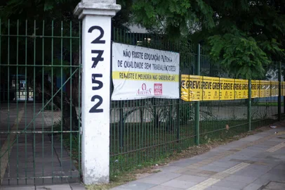 Greve na faculdade de farmácia da UFRGS<!-- NICAID(15728172) -->