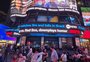 Na Times Square, a queda do balão em SC tem mais destaque do que o ataque americano ao Irã