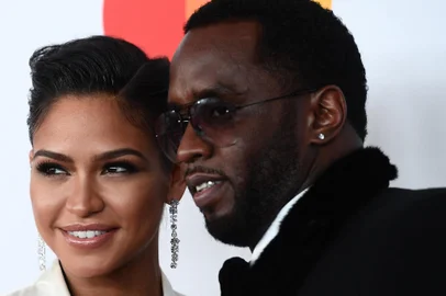 (FILES) Singer and model Cassie Ventura (L) and Rap mogul P Diddy (aka Sean Combs) arrive for the traditionnal Clive Davis party on the eve of the 60th Annual Grammy Awards on January 28, 2018, in New York. Rapper Sean "Diddy" Combs apologized on May 19, 2024 after surveillance video surfaced showing him physically assaulting his then-girlfriend Casandra Ventura in 2016. Combs is the target of several civil lawsuits that characterize him as a violent sexual predator who used alcohol and drugs to subdue his victims, and his homes were raided this year by federal agents. (Photo by Jewel SAMAD / AFP)Editoria: ACELocal: New YorkIndexador: JEWEL SAMADSecao: musicFonte: AFPFotógrafo: STF<!-- NICAID(15768007) -->