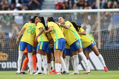 Seleção Brasileira Feminina<!-- NICAID(16381001) -->