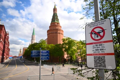 (FILES) A "No Drone Zone" sign sits just off the Kremlin in central Moscow as it prohibits unmanned aerial vehicles (drones) flying over the area, on May 3, 2023. A barrage of Ukrainian drones forced Russian airports, including in Moscow, to restrict flights on May 6, 2025 -- three days before the Kremlin will hold its grand military parade on Red Square to mark the defeat of the Nazis. (Photo by NATALIA KOLESNIKOVA / AFP)<!-- NICAID(16030905) -->