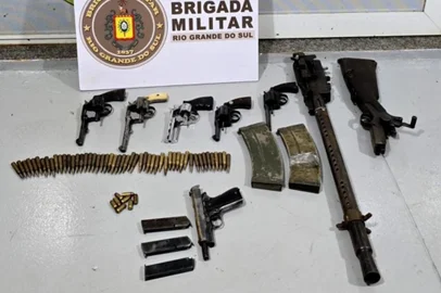 Apreensão de armamento pesado<!-- NICAID(15922880) -->