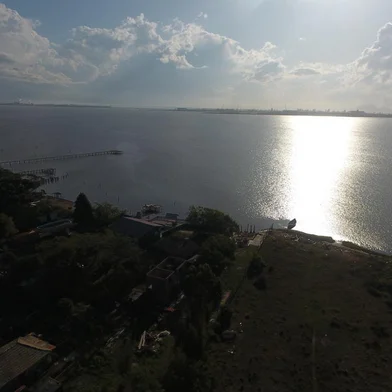 Área próxima do Estaleiro EBR em São José do Norte, com vista para a Ilha do Terrapleno e cidade de Rio Grande.<!-- NICAID(15217789) -->