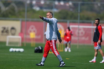 Ricardo Duarte / Inter,Divulgação Treino do Inter no CT Parque Gigante. Na foto, o técnico Eduardo Baptista.<!-- NICAID(16374599) -->