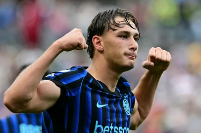 Inter Milan's Italian forward #94 Francesco Esposito celebrates scoring his team's first goal during the FIFA Club World Cup 2025 Group E football match between Italy's Inter Milan and Argentina's River Plate at the Lumen Field stadium in Seattle on June 23, 2025. (Photo by Pablo PORCIUNCULA / AFP)<!-- NICAID(16067665) -->