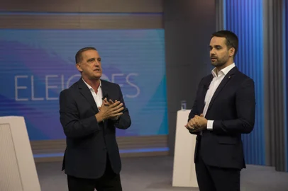 27/10/2022 - ELEIÇÕES 2022 - Candidatos ao governo do Rio Grande do Sul participam do último debate eleitoral antes do pleito do próximo dia 30. Onyx Lorenzoni (PL) e Eduardo Leite (PSDB) terão mais uma oportunidade de apresentar suas propostas aos eleitores, desta vez, na RBS TV. FOTO: Jefferson Botega / Agência RBSIndexador: Jeff Botega<!-- NICAID(15248358) -->