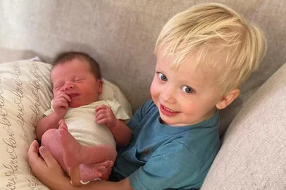 Colt Knox Walker,dois anos e o recém-nascido Paul Barrett "Bear" Walker  são filhos do ator Cody Walker com a esposa Felicia<!-- NICAID(15440358) -->