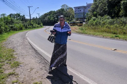CAXIAS DO SUL, RS, BRASIL, 10/02/2023. Reportagem percorreu a Estrada do Imigrante até a Estrada do Vinho para ver como anda a manutenção. (Neimar De Cesero/Agência RBS)Indexador: NEIMAR DE CESERO<!-- NICAID(15560693) -->