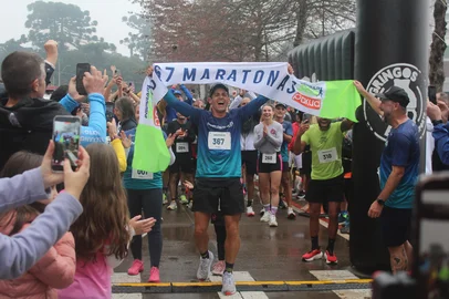 Alexandre Silvestrin, 44 anos, profissional de educação física e ultramaratonista, alcançou o maior número de maratonas (42,195m) realizadas dentro do período de um ano. Ele completou sua 367ª maratona em 362 dias no domingo (7).  <!-- NICAID(16301676) -->