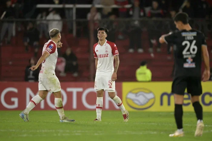 Refor&ccedil;o para o meio-campo do Gr&ecirc;mio chega a Porto Alegre