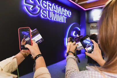 Um evento com muita inovação e networking: essa é a promessa da 8ª edição do Gramado Summit que inicia nesta quarta-feira (4) e segue até sexta-feira (6), no Serra Park. Os ingressos ainda estão à venda, a partir de R$ 2 mil. A expectativa de público é de mais de 20 mil pessoas.<!-- NICAID(16051847) -->