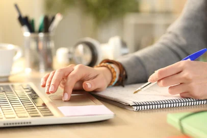 Home office; EAD, estudos. Foto:  PheelingsMedia / stock.adobe.comFonte: 338295277<!-- NICAID(15386686) -->
