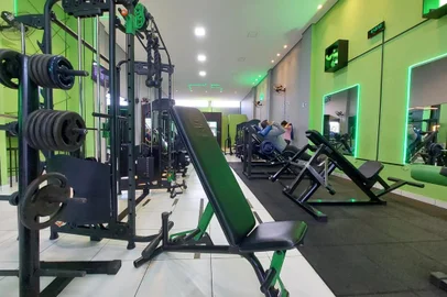 Praticar atividades físicas, seja ao ar livre ou em academias é sinônimo de qualidade de vida. Contudo, os dias mais frios acabam desestimulando a prática dos exercícios fisicos, e segundo responsáveis por academias afirmam, as baixas temperaturas afastam os alunos que frequentam as unidades para a prática de atividades físicas.<!-- NICAID(15490566) -->