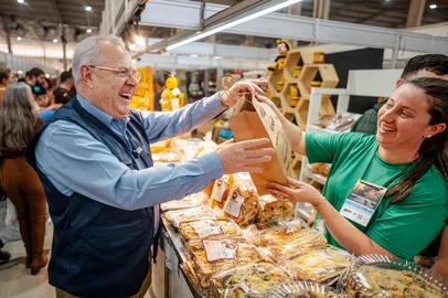 O Governo do Estado do Rio Grande do Sul, por meio da Secretaria de Desenvolvimento Rural (SDR), lançará oficialmente durante a 48ª Expointer a Feira Digital Sabor Gaúcho, a primeira plataforma digital de comercialização da agricultura familiar no Brasil. Na foto, secretário do Desenvolvimento Rural, Vilson Covatti, na Expointer.<!-- NICAID(16114699) -->