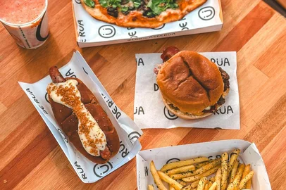 De Rua, lanches, cachorro-quente, batata frita, suco natural, hambúrguer<!-- NICAID(15944776) -->
