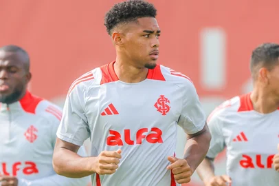 Victor Gabriel, Valencia e Fernando treinam para enfrentar o Juventude<!-- NICAID(16023287) -->