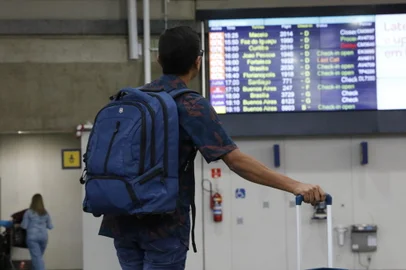 Rio de Janeiro (RJ), 02/10/2023 - Movimento de passageiros no Aeroporto Internacional Tom Jobim, no GaleÃ£o, apÃ³s migraÃ§Ã£o de voos operados no Aeroporto Santos Dumont. Foto: Fernando FrazÃ£o/AgÃªncia Brasil<!-- NICAID(15597997) -->