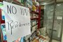 A sign reading "No Repellent Available" is displayed on the window of a store in Buenos Aires on April 2, 2024, as Argentina is facing a significant and growing number of dengue fever cases. (Photo by Juan Mabromata / AFP)Editoria: HTHLocal: Buenos AiresIndexador: JUAN MABROMATASecao: diseaseFonte: AFPFotógrafo: STF<!-- NICAID(15727196) -->