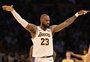 Lakers vencem Sacramento Kings com triple-double de LeBron James na NBA