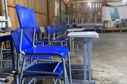 Indígenas aguardam solução para escola interditada há oito meses<!-- NICAID(16021084) -->