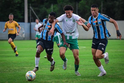 Juventude enfrentou o Grêmio no jogo de volta das semifinais do Gauchão sub-20. Na foto, volante Davi Góes<!-- NICAID(15909400) -->