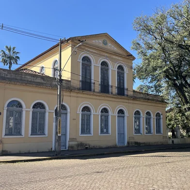 Museu municicipal de Cachoeira do Sul fica em prédio de 1864, em frente à catedral.<!-- NICAID(16144937) -->