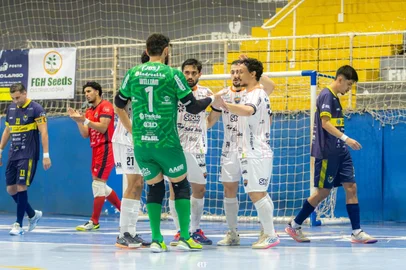 Passo Fundo Futsal faz 3 a 1 em Cerro Largo e fica mais perto das quartas de final<!-- NICAID(16385547) -->