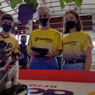Robôs que colhem uva desenvolvidos pela equipe Tecnoway da Rede Caminho do Saber no Solo de Inovação da Festa da Uva<!-- NICAID(15021560) -->
