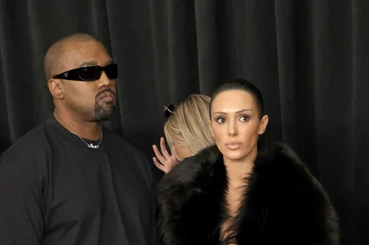 LOS ANGELES, CALIFORNIA - FEBRUARY 02: (FOR EDITORIAL USE ONLY) (L-R) Kanye West and Bianca Censori attend the 67th GRAMMY Awards on February 02, 2025 in Los Angeles, California.   Frazer Harrison/Getty Images/AFP (Photo by Frazer Harrison / GETTY IMAGES NORTH AMERICA / Getty Images via AFP)<!-- NICAID(15968122) -->