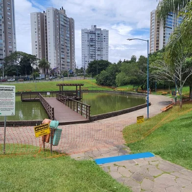 Lago do Parque Germânia recebe hidrojateamento, limpeza e remoção do lodo<!-- NICAID(16028767) -->