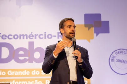 O governador Eduardo Leite (PSDB) falou sobre a possibilidade de concorrer à eleição presidencial em 2026. O assunto encerrou a participação dele na primeira edição de 2025 do Fecomércio-RS Debate, que ocorreu nesta sexta-feira (14.03.2025), em Porto Alegre.<!-- NICAID(15995740) -->
