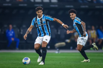 RS - FUTEBOL/CAMPEONATO BRASILEIRO 2024/GREMIO X CORINTHIANS  - ESPORTES Na foto, ArezoLance da partida entre Gremio e Corinthians disputada na noite desta quinta-feira, na Neo QuÃ­mica Arena, em Sao Paulo, em partida valida pela Campeonato Brasileiro 2024. FOTO: LUCAS UEBEL/GREMIO FBPA<!-- NICAID(15823349) -->