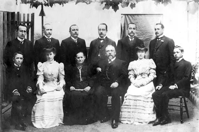 Peter Wiltgen com esposa e filhos.Imigrante luxemburguês estabelecido em São Sebastião do Caí.<!-- NICAID(16206515) -->