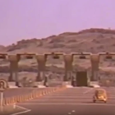 Print de vídeo da Agência Nacional sobre a freeway em 1974<!-- NICAID(15544567) -->