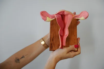 CAXIAS DO SUL, RS, BRASIL, 30/11/2023. A reportagem conversou com a médica ginecologista Mona Dall Agno para matéria do caderno Almanaque sobre métodos contraceptivos e saúde feminina. (Bruno Todeschini/Agência RBS)<!-- NICAID(15613140) -->