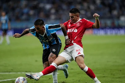 PORTO ALEGRE, RS, BRASIL, 08/03/2025- Gre-Nal 445: Grêmio e Inter se enfrentam pelo jogo de ida da final do Gauchão na Arena. Foto: Renan Mattos / Agencia RBS<!-- NICAID(15991528) -->
