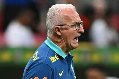 Brazil's head coach Dorival Junior gives instructions during the 2026 FIFA World Cup South American qualifiers football match between Brazil and Colombia, at the Mane Garrincha stadium in Brasilia, on March 20, 2025. (Photo by EVARISTO SA / AFP)<!-- NICAID(16000393) -->