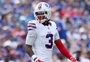 Jogador da NFL volta a campo sete meses após sofrer parada cardíaca