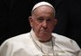 Médicos cogitaram suspender tratamento e deixar papa Francisco morrer, segundo jornal italiano