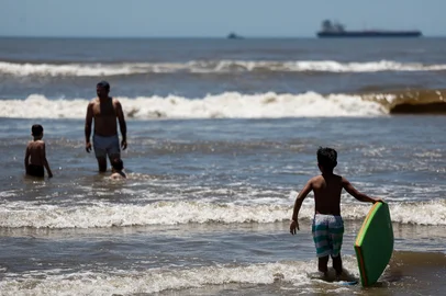 Duda Fortes / Agencia RBS TRAMANDAI, RS, BRASIL, 13-12-2025: Operação Verão é aberta oficialmente no litoral norte gaúcho. Praia de Tramandaí já recebe veranistas. Fotos: Duda Fortes/Agencia RBS<!-- NICAID(16186249) -->