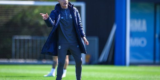 Crítica: falta repertório tático a Luís Castro no Grêmio