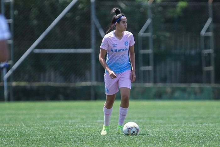 Zagueira Andressa se despede do Grêmio; já são 13 baixas no time feminino