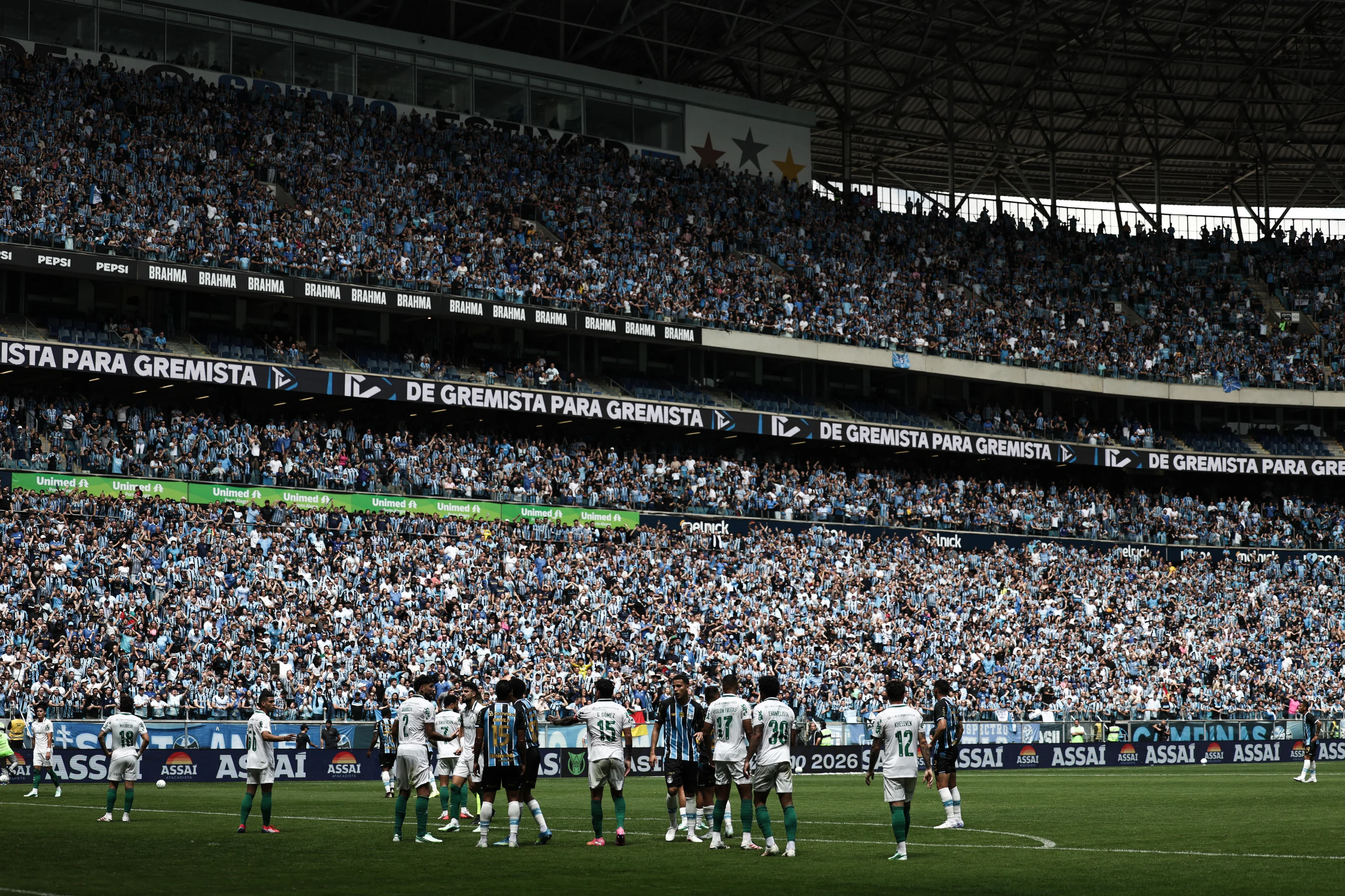 Torcedor do Grêmio morre após infarto na Arena; testemunhas apontam demora no atendimento
