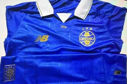 Terceira camisa do Grêmio<!-- NICAID(16345594) -->