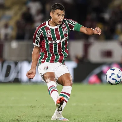 RIO DE JANEIRO, RJ, BRASIL - 02/08/2025: O zagueiro Thiago Silva, do Fluminense, em lance de jogo contra o Grêmio no Maracanã, válido pelo Brasileirão. (Foto: Lucas Merçon/Fluminense/ Divulgação)<!-- NICAID(16094322) -->